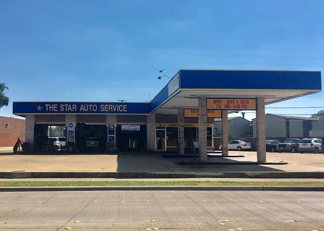 El taller The Star Auto Service en East Belt Line Road, Richardson, Texas. Negocio familiar de reparación automotriz desde 1998